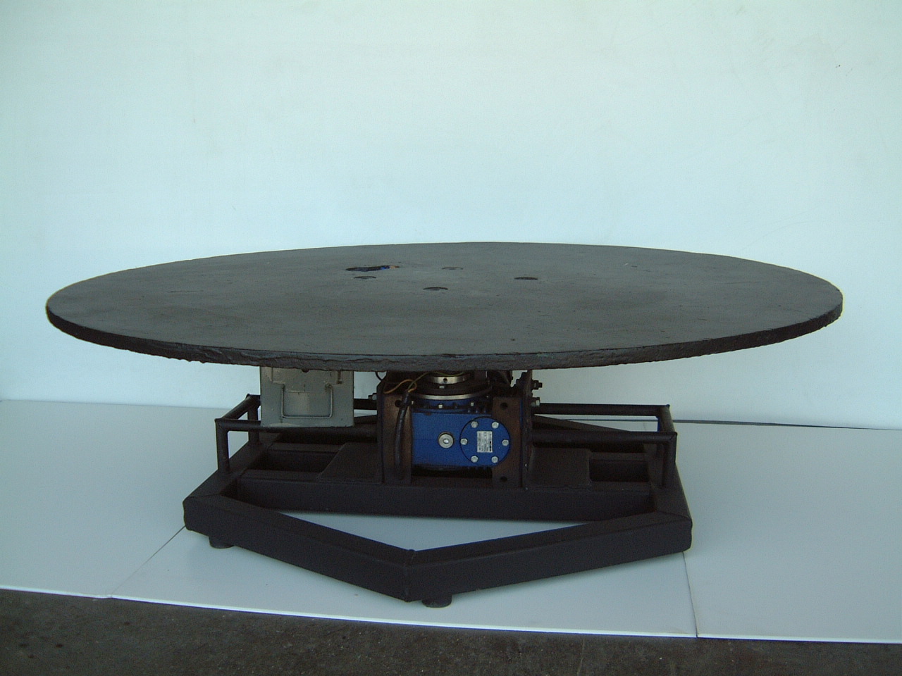 Turntables & revolving platforms for sale or rent